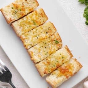 Sliced garlic cheese bread recipe on a plate