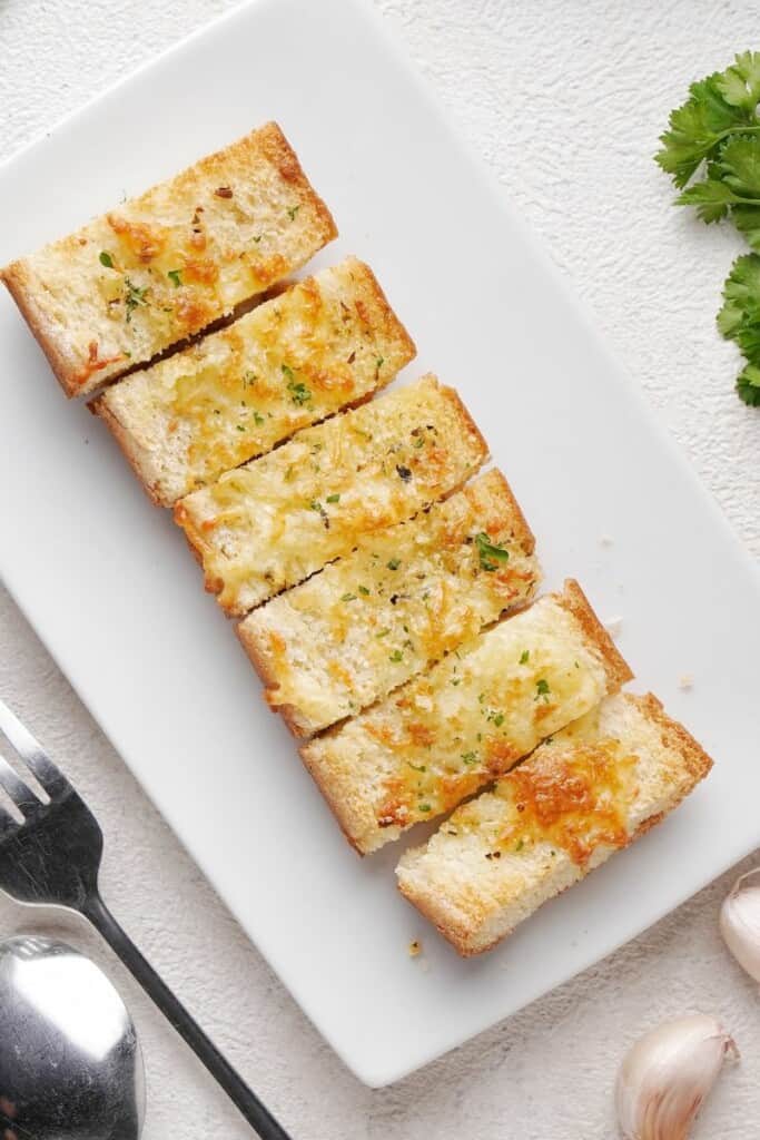 Sliced garlic cheese bread recipe on a plate