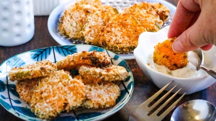 https://www.everydayfamilycooking.com/wp-content/uploads/2020/01/fried-pickles-dipping-horiz-1-2-720x405.jpg