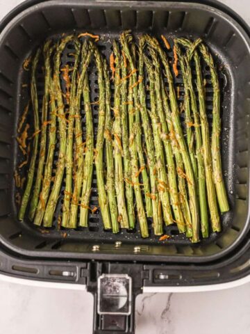 Cooked asparagus in air fryer