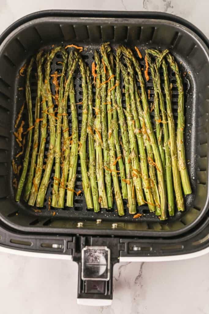 Cooked asparagus in air fryer