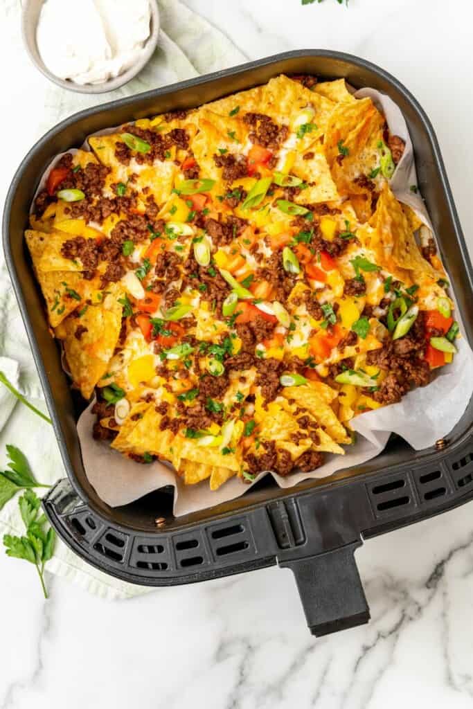 https://www.everydayfamilycooking.com/wp-content/uploads/2020/05/Air-Fryer-Nachos-13-683x1024.jpg