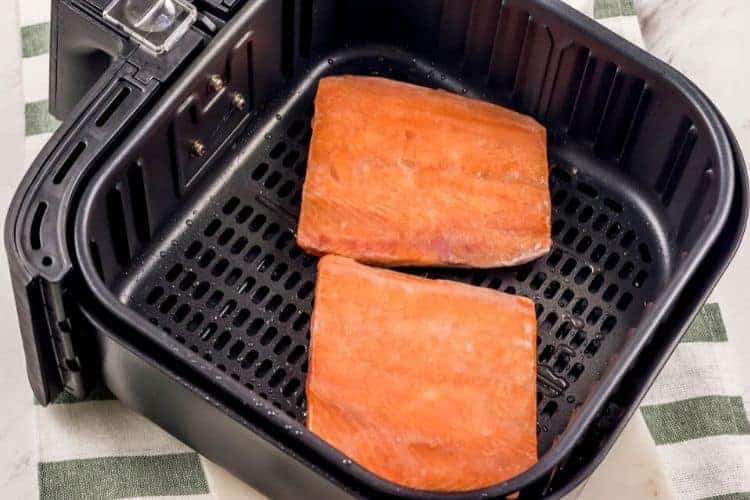 ¡Salmón con mantequilla de ajo Air Fryer cocinado fresco y congelado! ¡Salmón con mantequilla de ajo Air Fryer cocinado fresco y congelado!