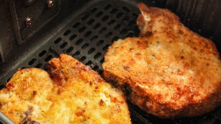 https://www.everydayfamilycooking.com/wp-content/uploads/2020/12/air-fryer-bone-in-pork-chops-720x405.jpg