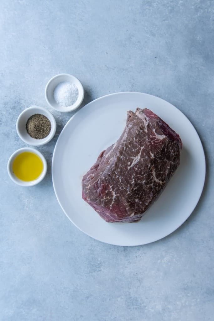 Roast beef with oil, salt, and pepper in bowls