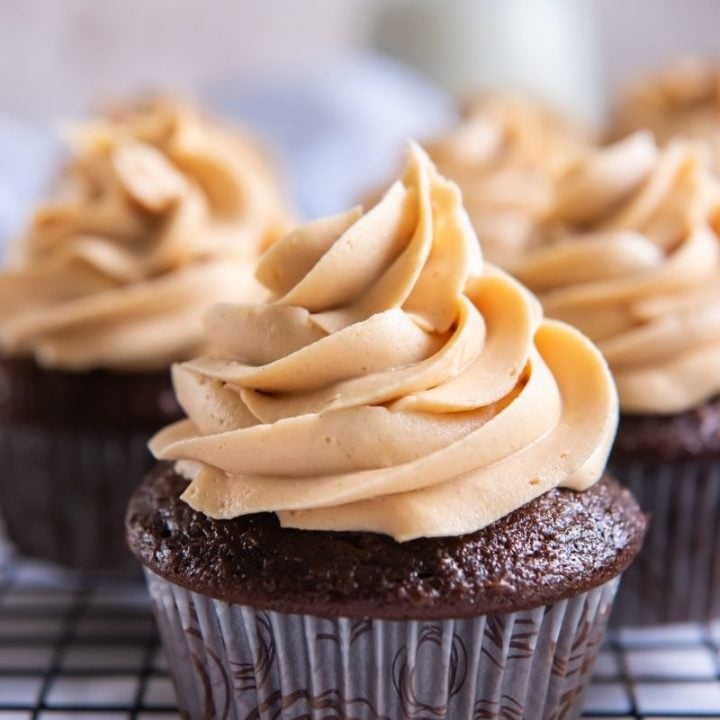 Easy Vanilla Glaze for Cupcakes - Peanut Blossom