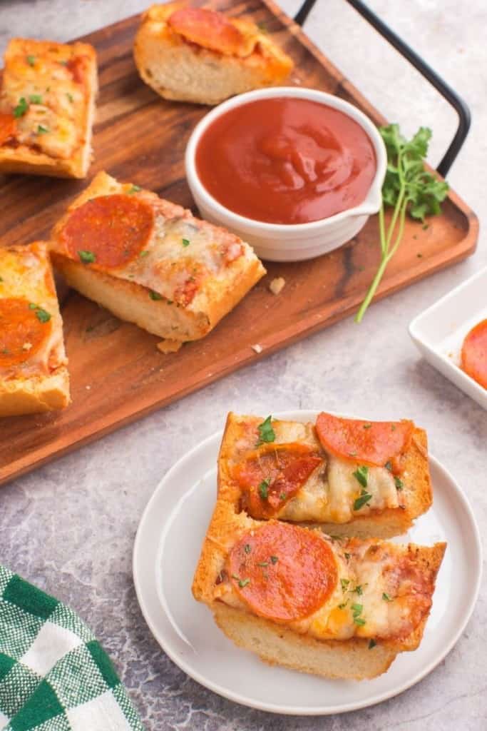 french bread pizza in air fryer with marinara sauce for dipping