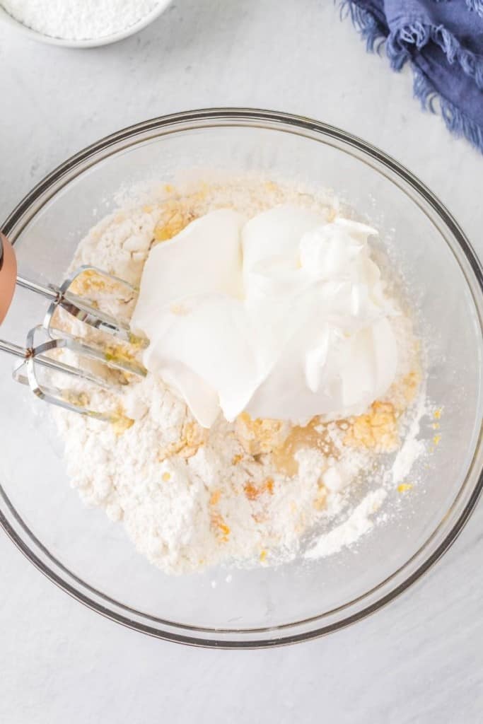 mix cake mix, thawed Cool Whip, egg, and vanilla extract in a large mixing bowl