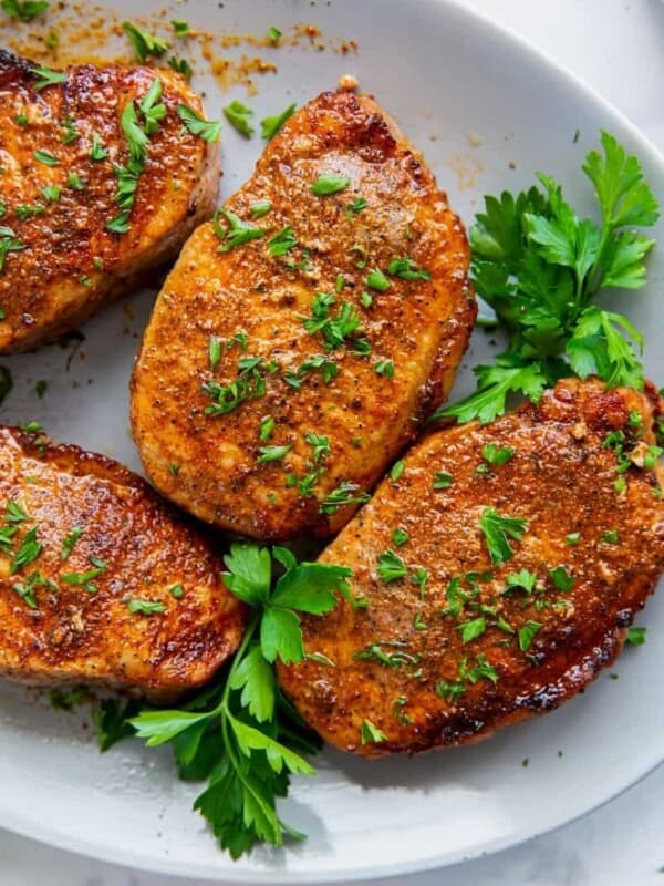 Tender and juicy pork chops in air fryer