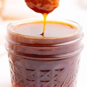 Honey sriracha sauce for glazes or dipping sauce