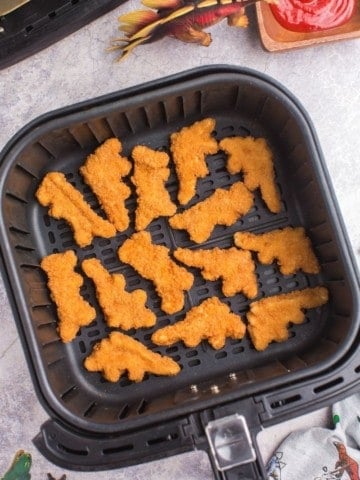 single layer of dino nuggets in air fryer