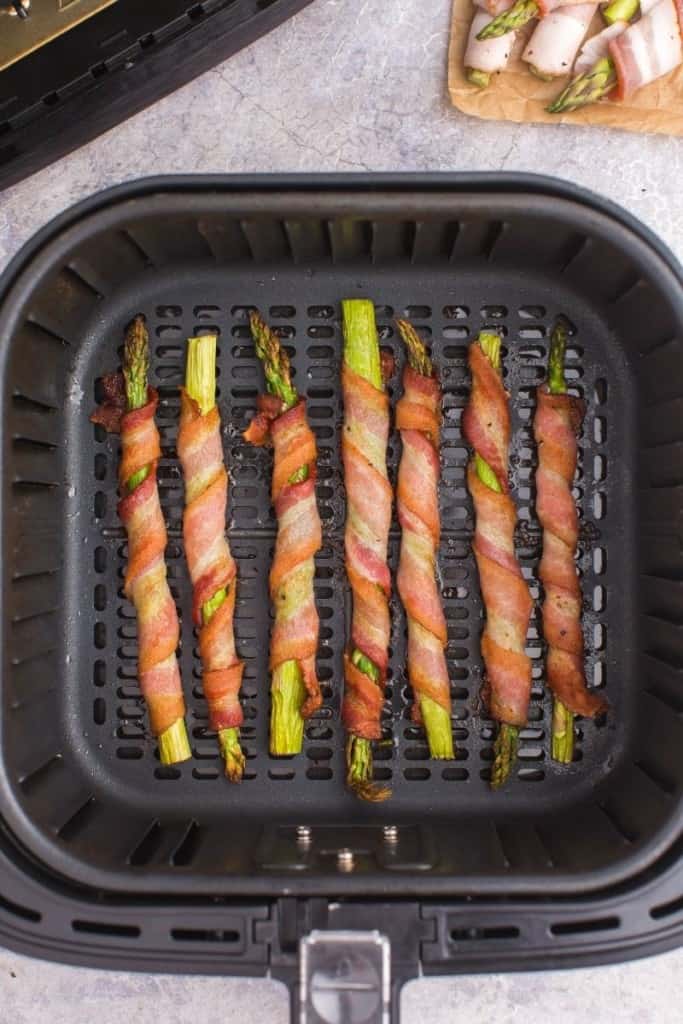 cook bacon-wrapped asparagus in air fryer