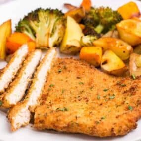 Cooked and sliced air fryer chicken cutlets