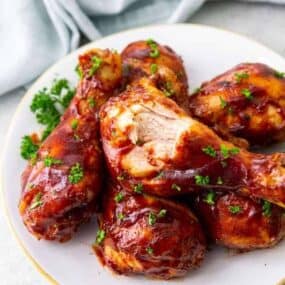 Crispy and tender chicken drumsticks made in instant pot on plate