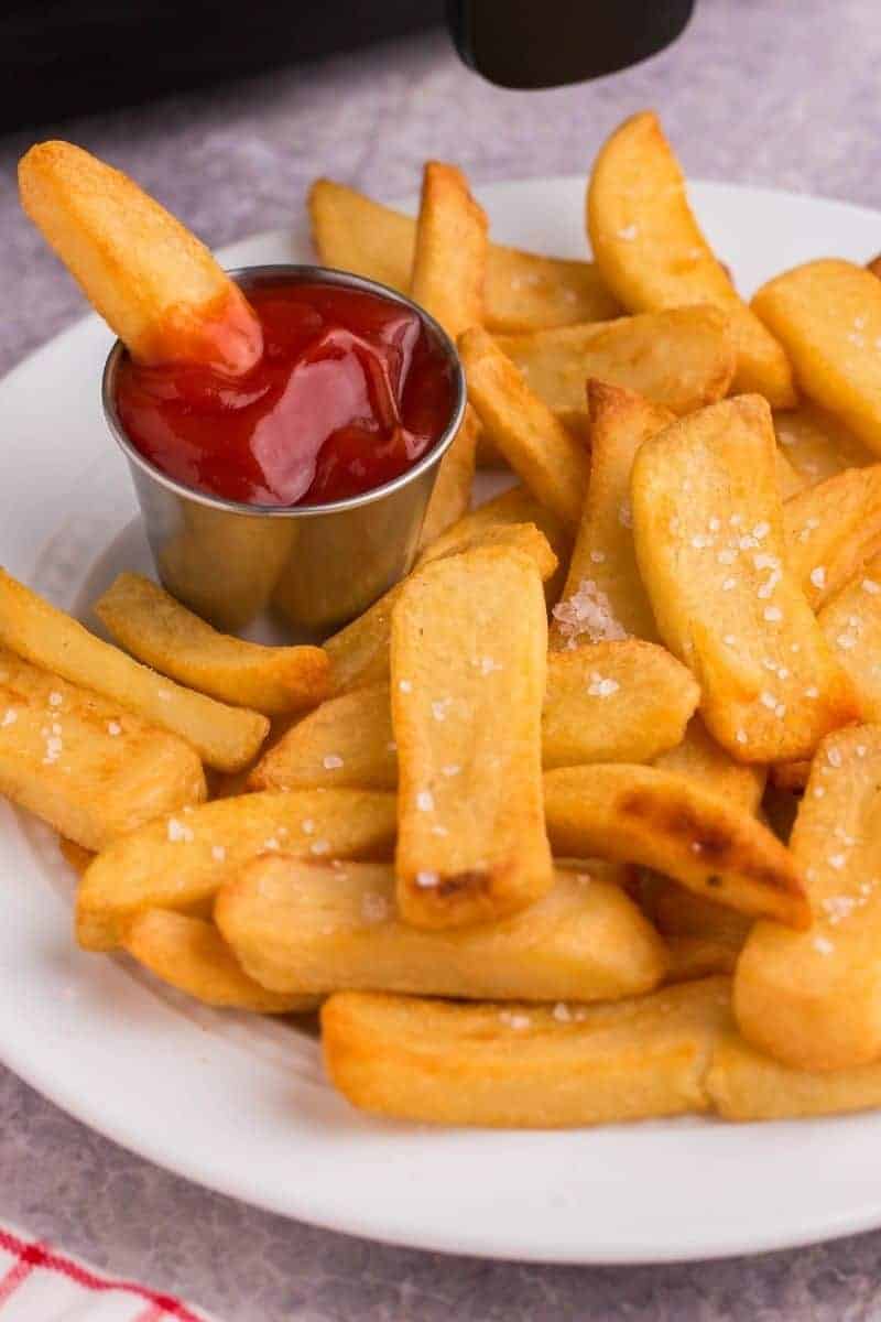 https://www.everydayfamilycooking.com/wp-content/uploads/2022/02/steak-fries-in-air-fryer3.jpg