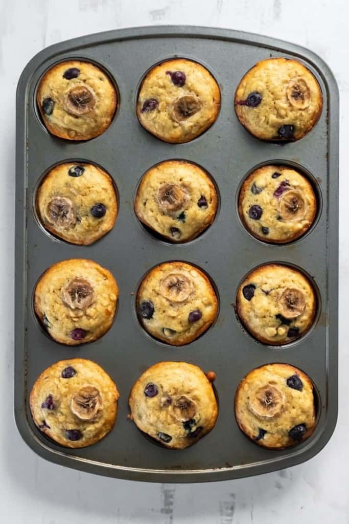 cook banana blueberry oatmeal muffins in oven