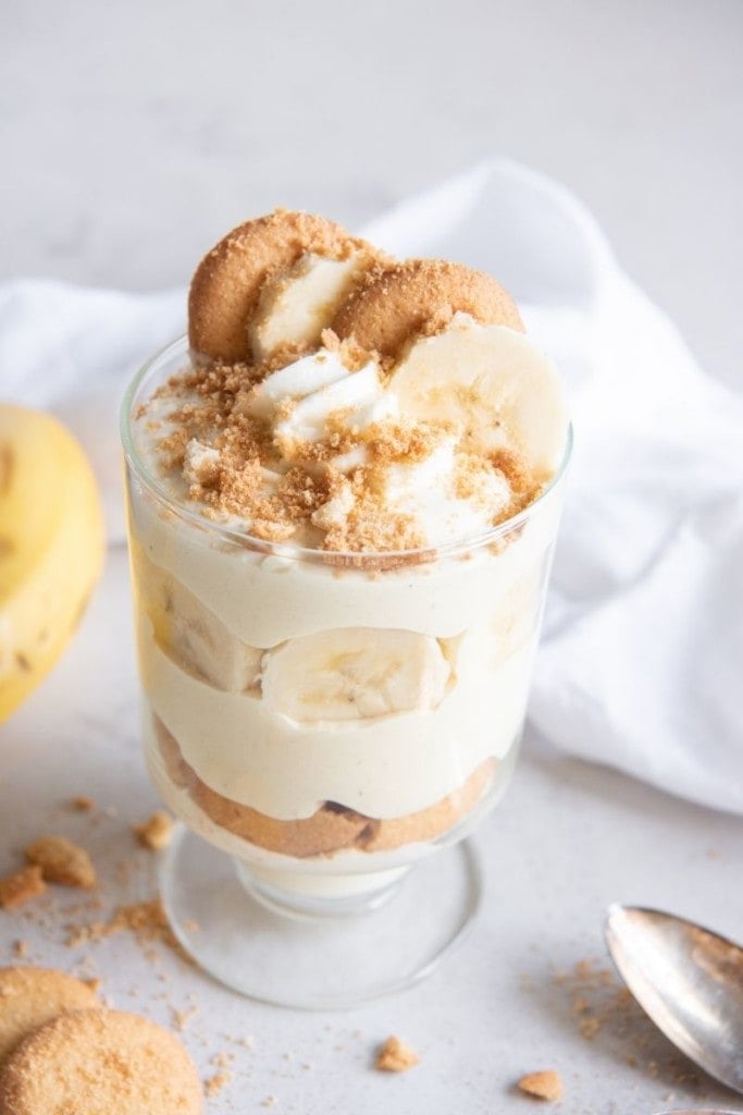 3 ingredient banana pudding in trifle dish