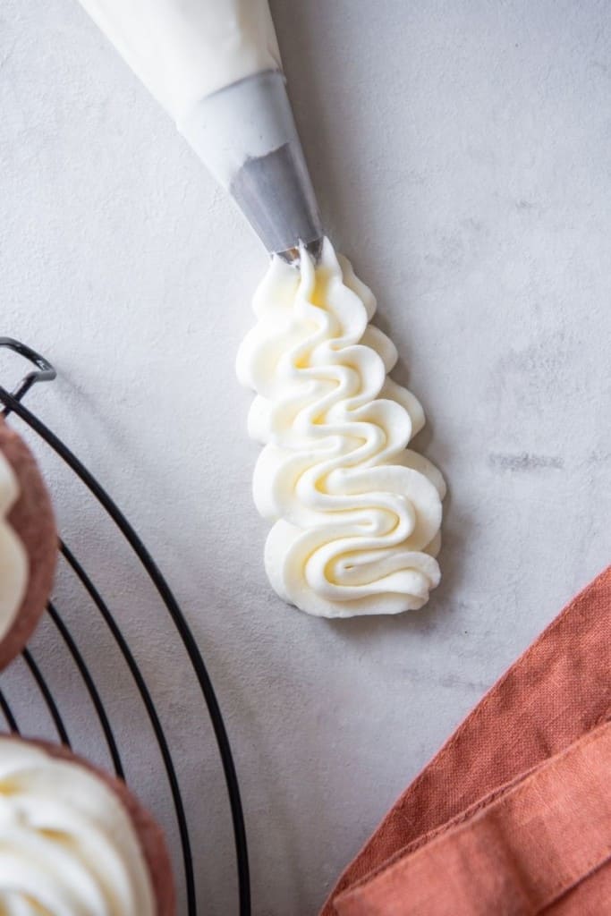 no butter cream cheese frosting swirled on knife