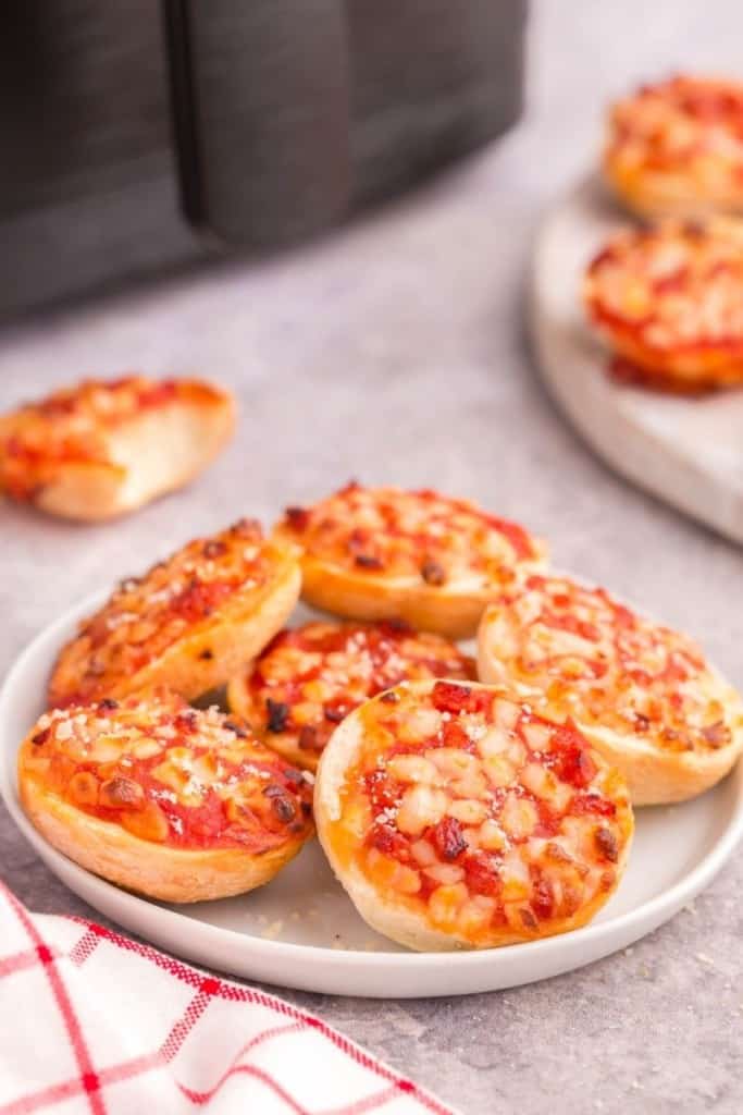 Plate full of cheesy bagel bites cooked in air fryer