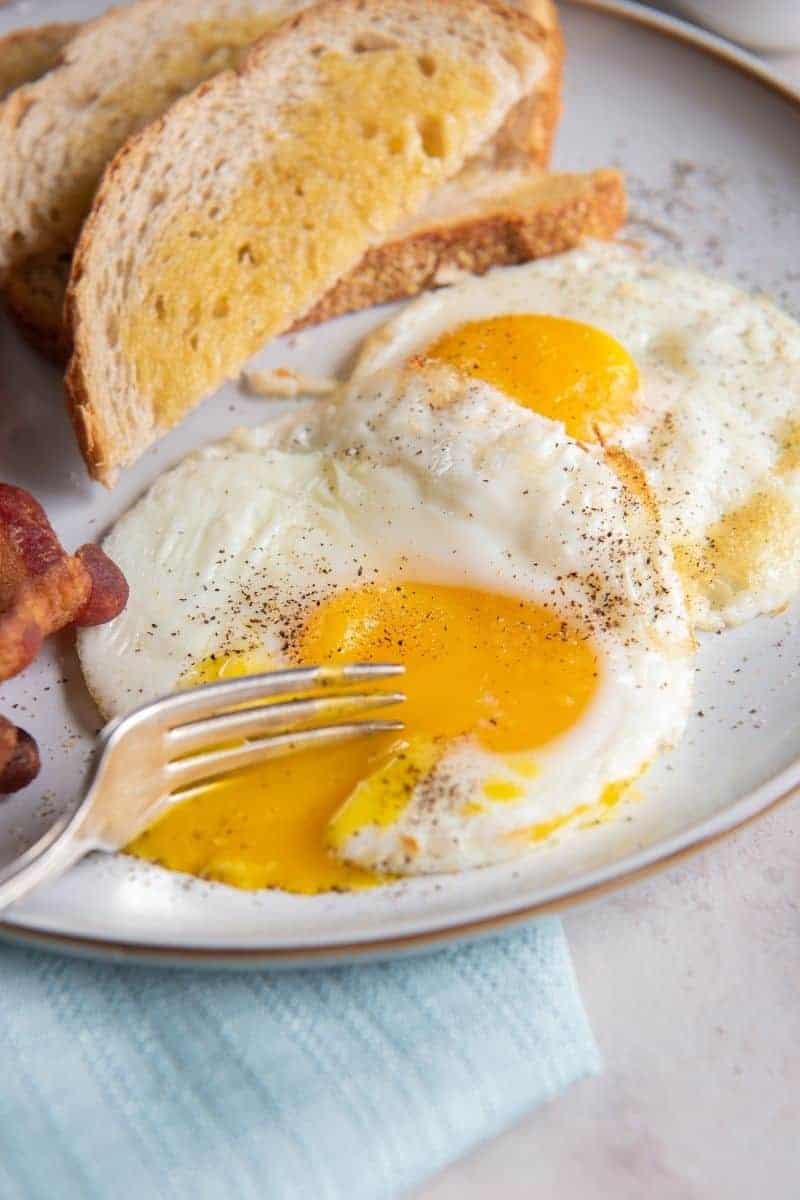 Fried Eggs in Air Fryer