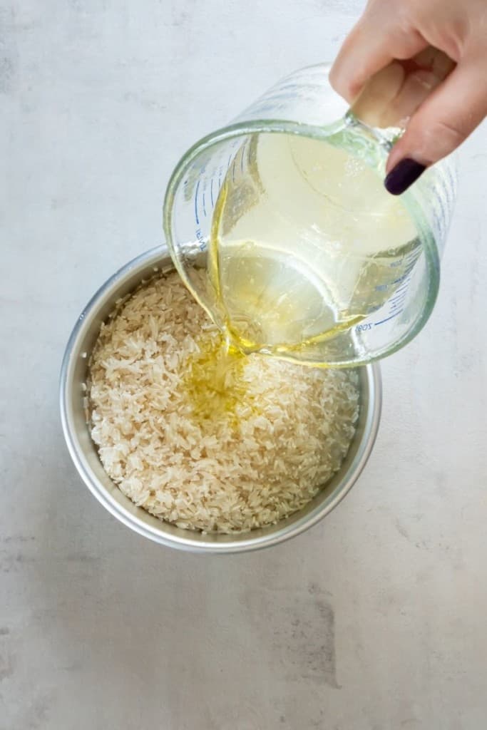 pour water mixture over rinsed rice