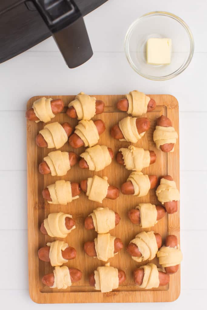 wrapping pigs in a blanket with crescent roll dough