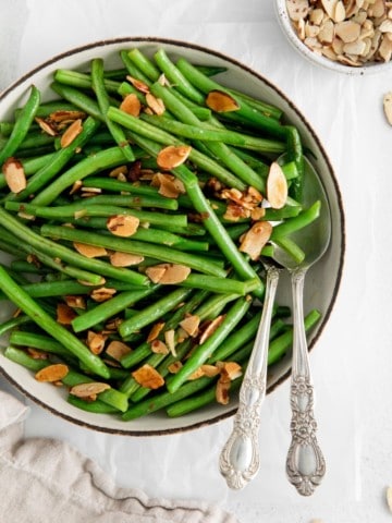 green beans with almonds on a plate