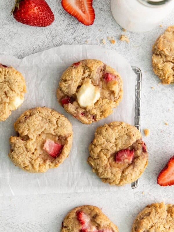 Baked strawberry cookies