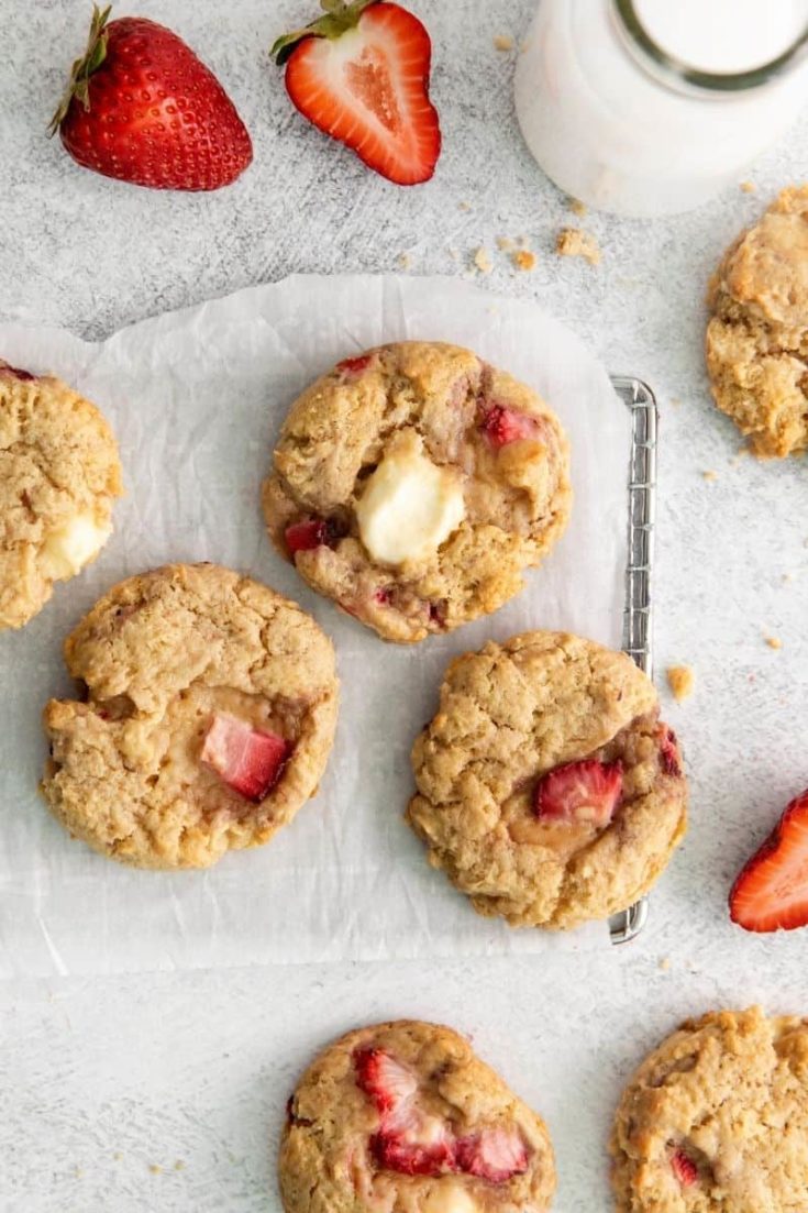 Baked strawberry cookies