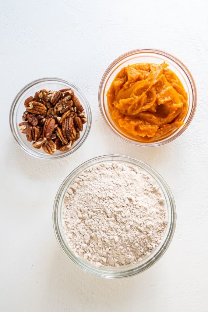 ingredients to make 3 ingredient pumpkin muffins