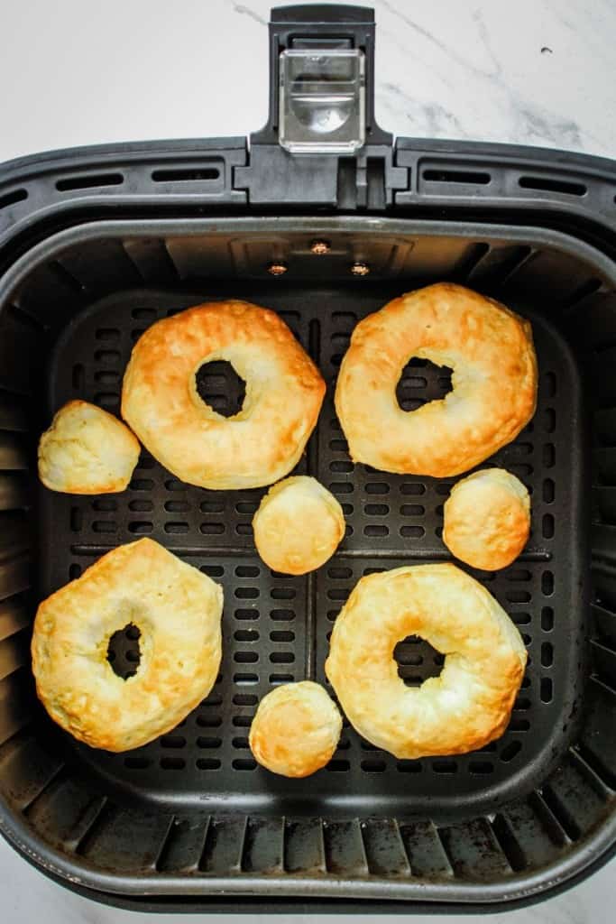 donuts in air fryer basket