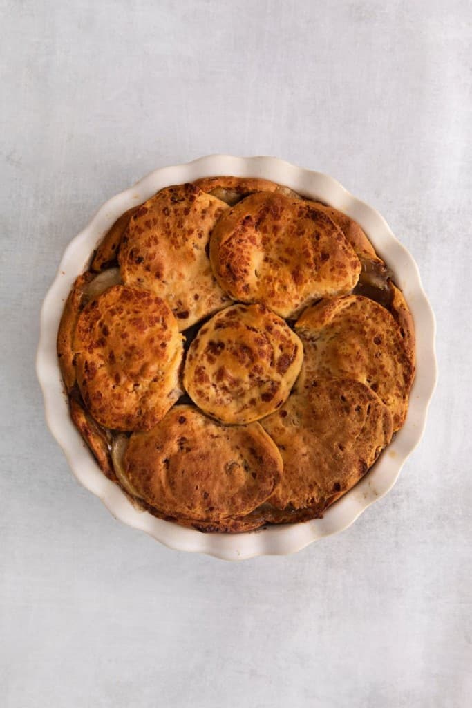 baked cinnamon roll apple pie