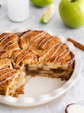 pie dish with cinnamon roll apple pie