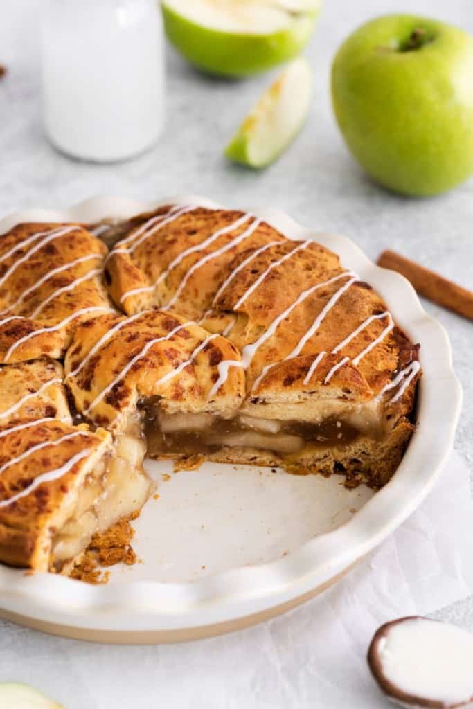 pie dish with cinnamon roll apple pie