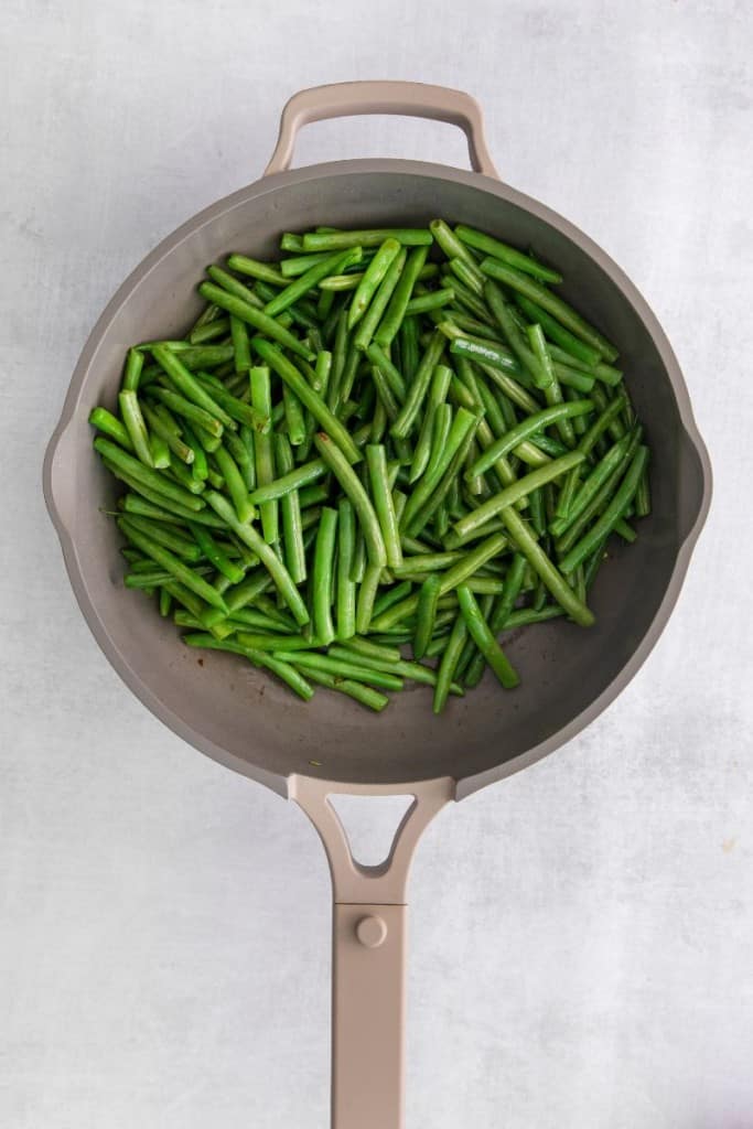 skillet with green beans