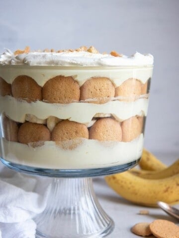 trifle bowl with banana pudding