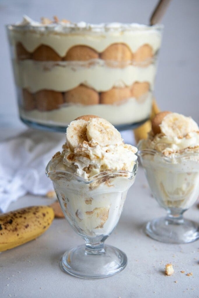 several bowls of banana pudding