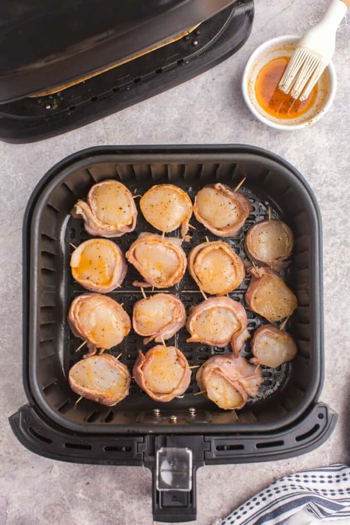 bacon wrapped scallops in air fryer basket