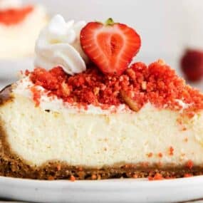 strawberry crunch cheesecake on a plate