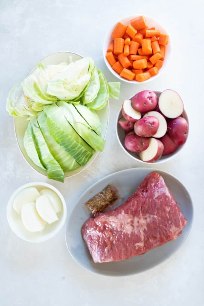 ingredients to make corned beef and cabbage