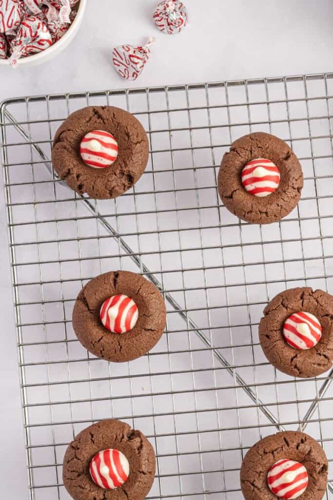peppermint kiss cookies on wire rack