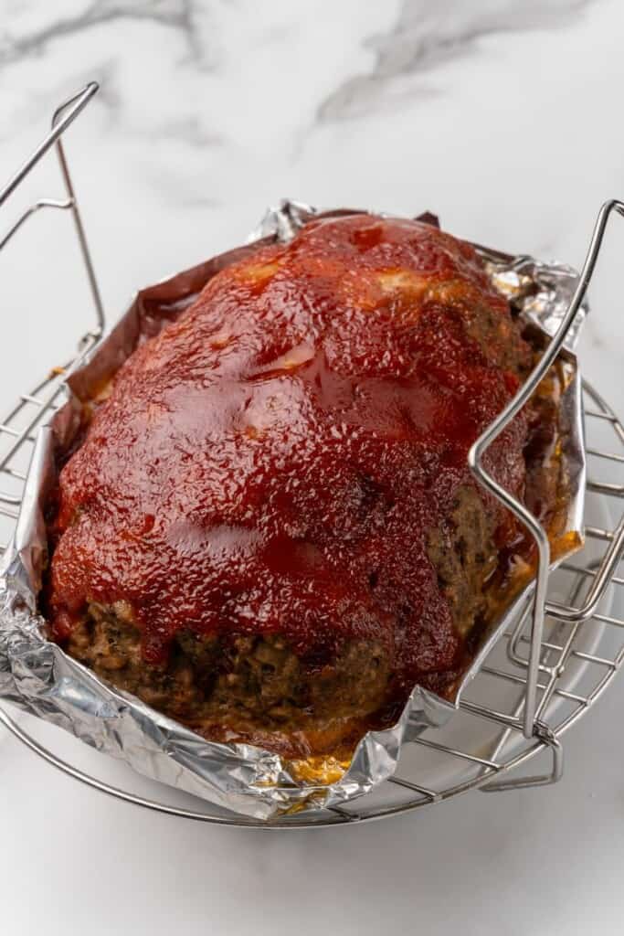 https://www.everydayfamilycooking.com/wp-content/uploads/2022/12/Ninja-Foodi-Meatloaf8-683x1024.jpg