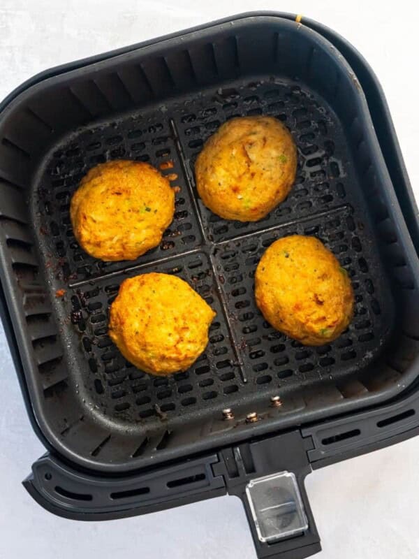 cooked crab cakes in air fryers