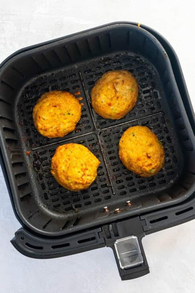 cooked crab cakes in air fryers
