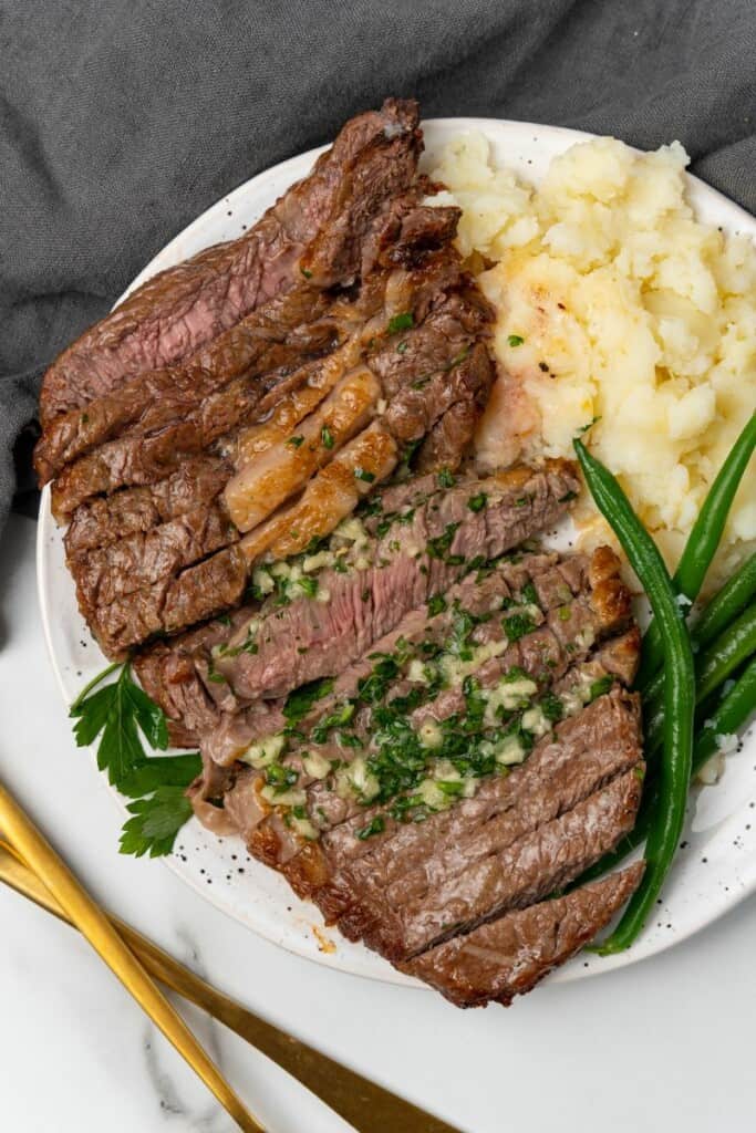 https://www.everydayfamilycooking.com/wp-content/uploads/2023/02/Ninja-Foodi-Steak6-683x1024.jpg