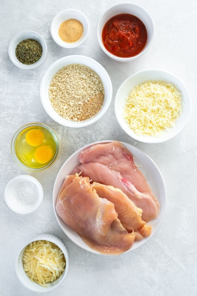 Ingredients needed to make air fryer chicken parm.