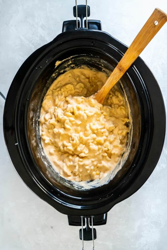 overhead view of cooked macaroni and cheese in a black crock.