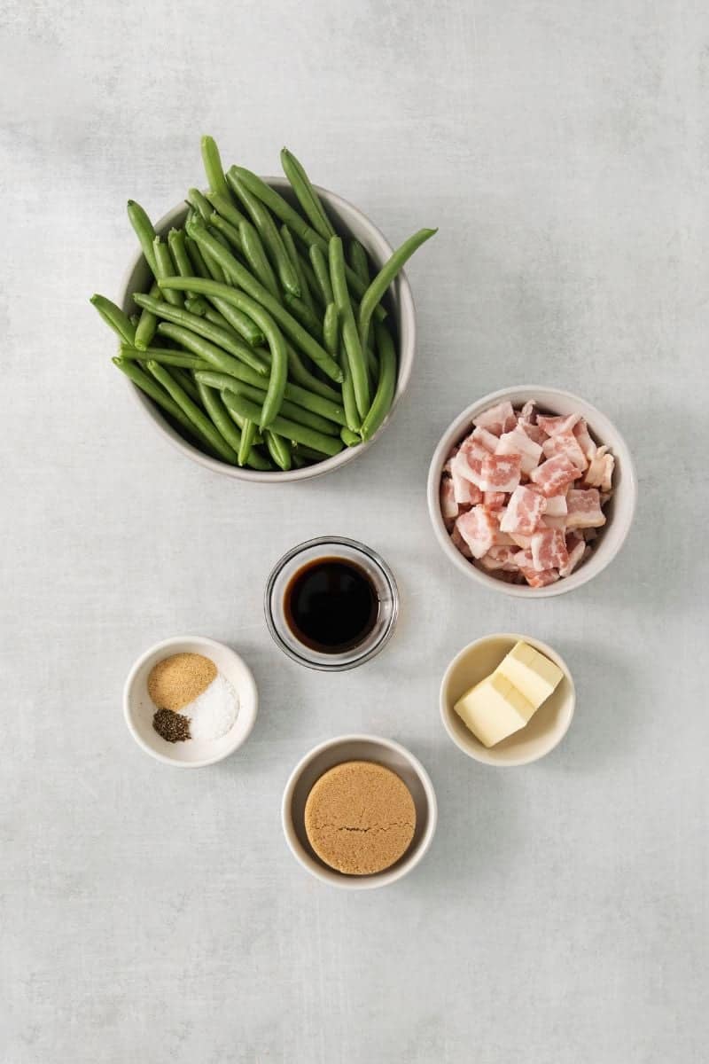 Ingredients needed to prepare green beans and bacon.