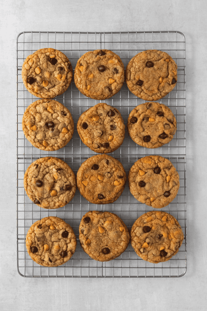Twelve baked cookies on a cooling rack.