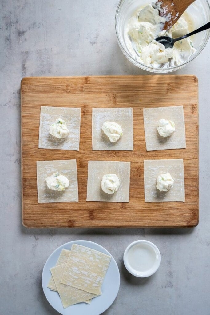 filling wonton wrappers with cream cheese